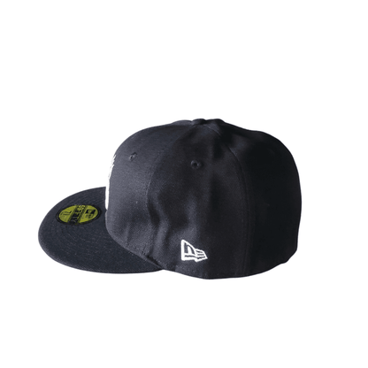 New York Yankees Fitted Cap 59FIFTY - Black with Reflective Multicolor Logo, Size 7 5/8 - USASTARFASHION