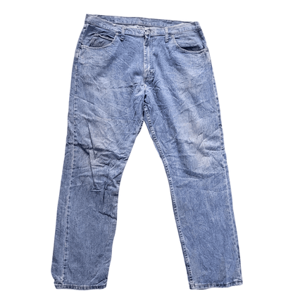 Wrangler Men's Jeans Relaxed Fit Light Blue Wash Size 38x32 - Pre - Owned with Visible Marks - USASTARFASHION
